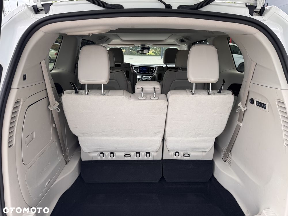 Chrysler Pacifica - 30