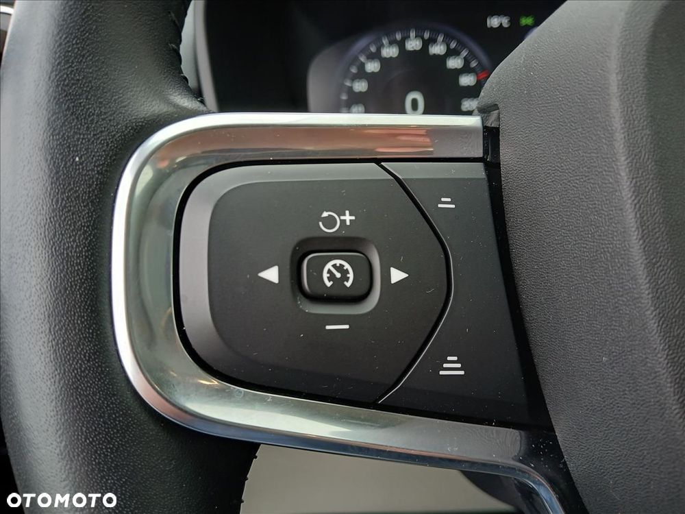 Volvo XC 40 - 30