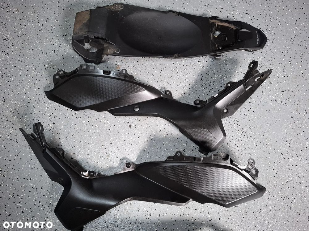 HONDA NC 700 wypełnienie owiewka boczek panel bok - 2