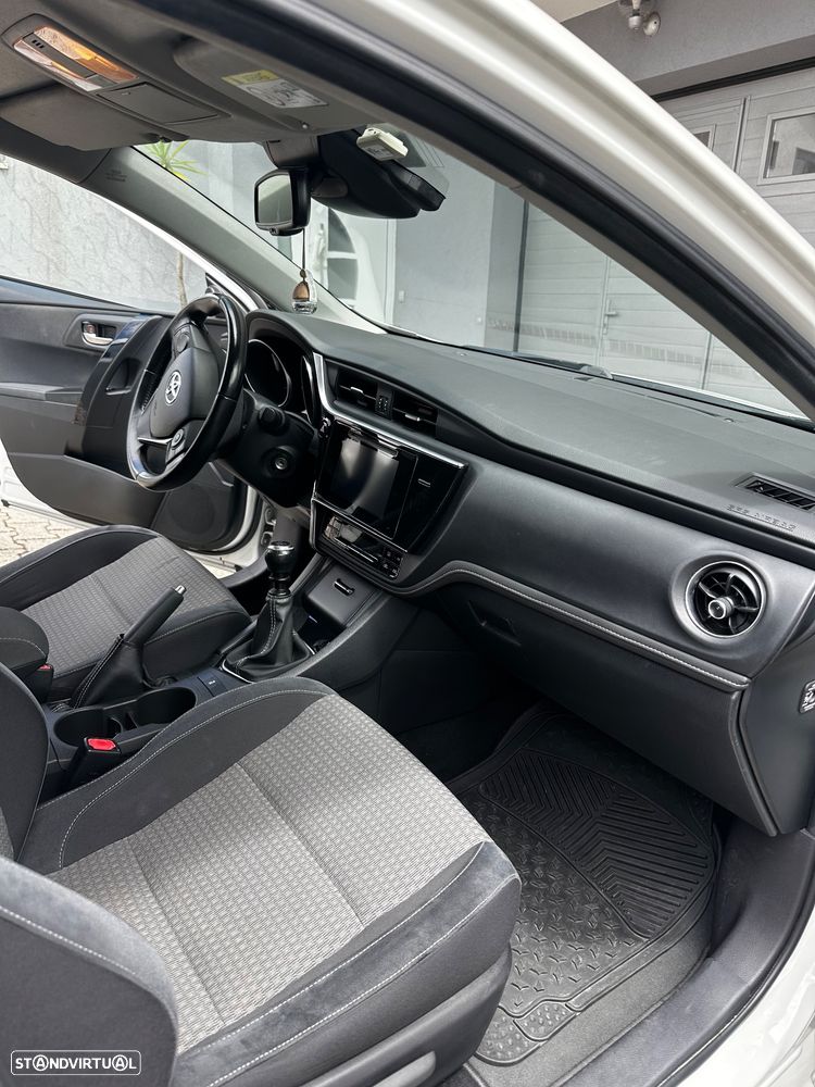 Toyota Auris 1.4 D-4D Comfort+Pack Techno - 23