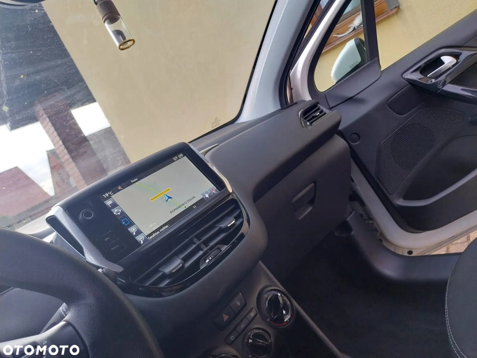 Peugeot 208 - 30