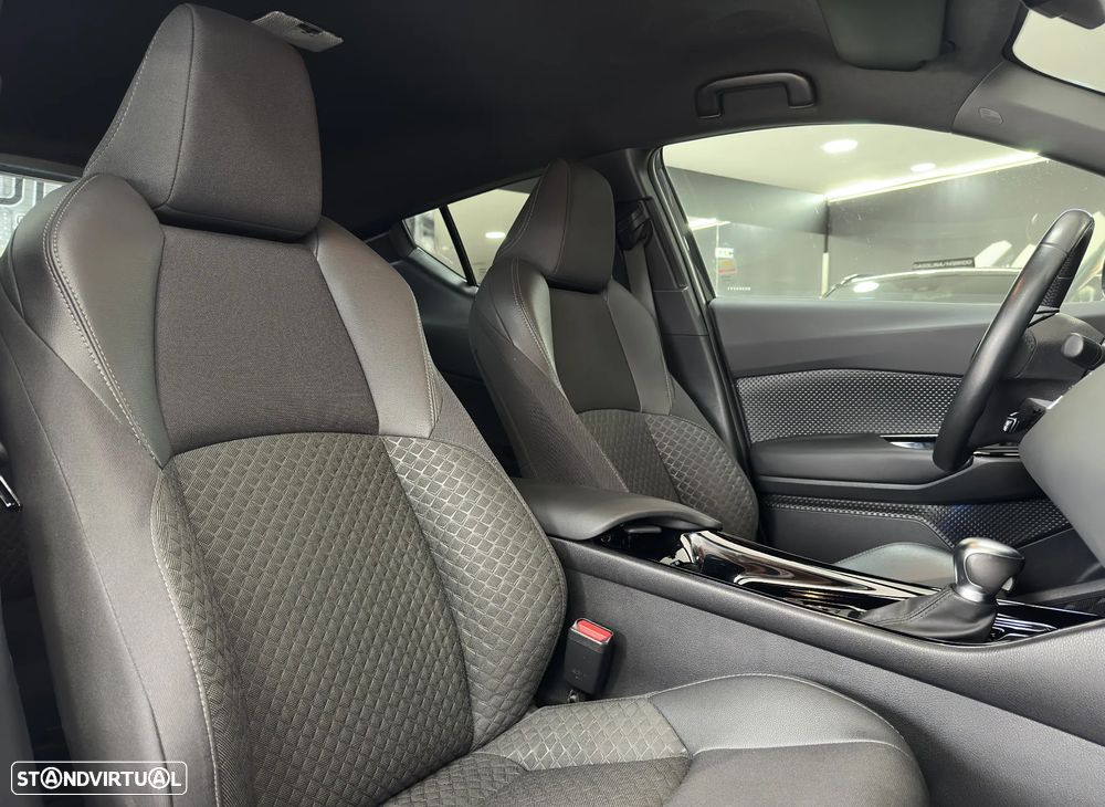 Toyota C-HR 2.0 Hybrid Square Collection - 25