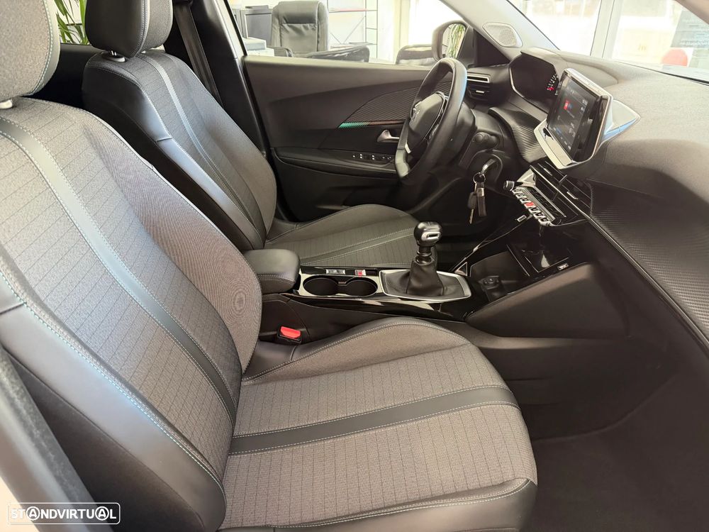 Peugeot 2008 1.2 PureTech Allure - 32