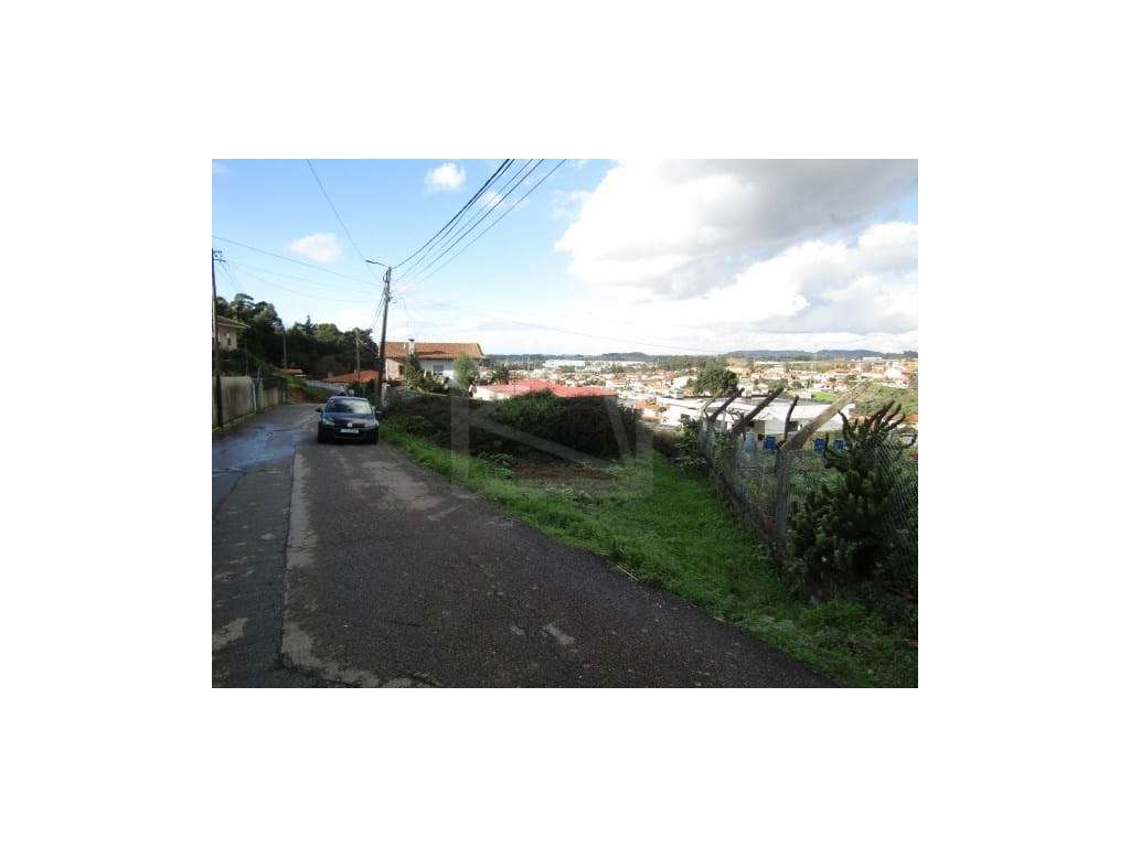 Terreno urbano em Nogueira da Regedoura - Grande imagem: 2/3