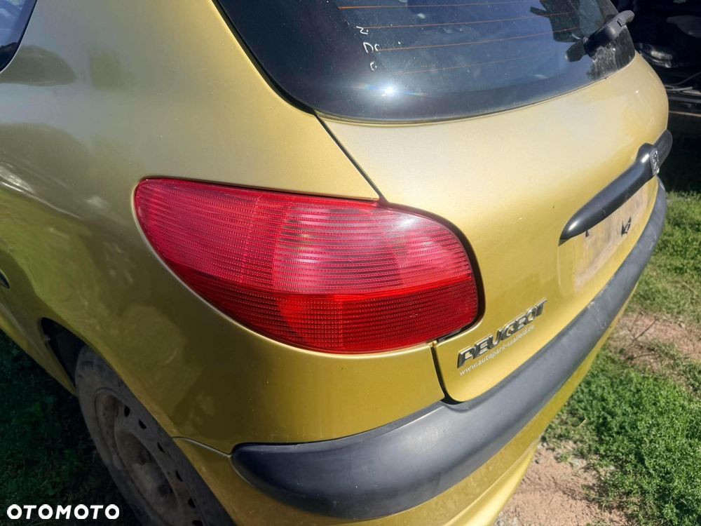 części LAMPA tył prawa lewa Peugeot 206 hatchback 3 drzwi 2003r. 1.4 benzyna 55kw KAW - 1
