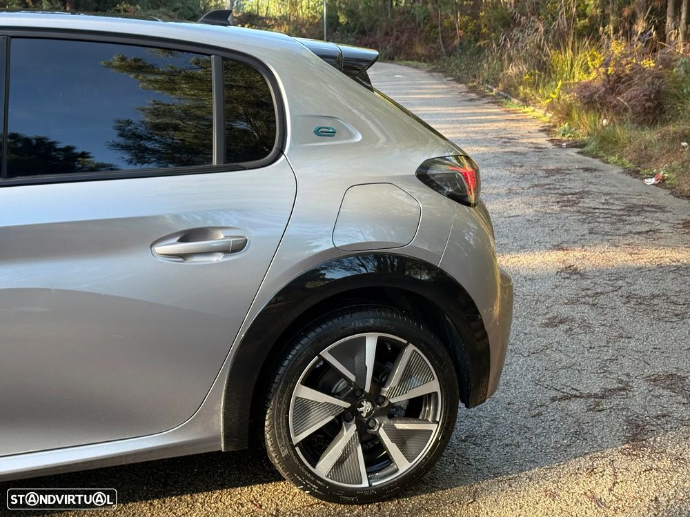 Peugeot e-208 GT - 4
