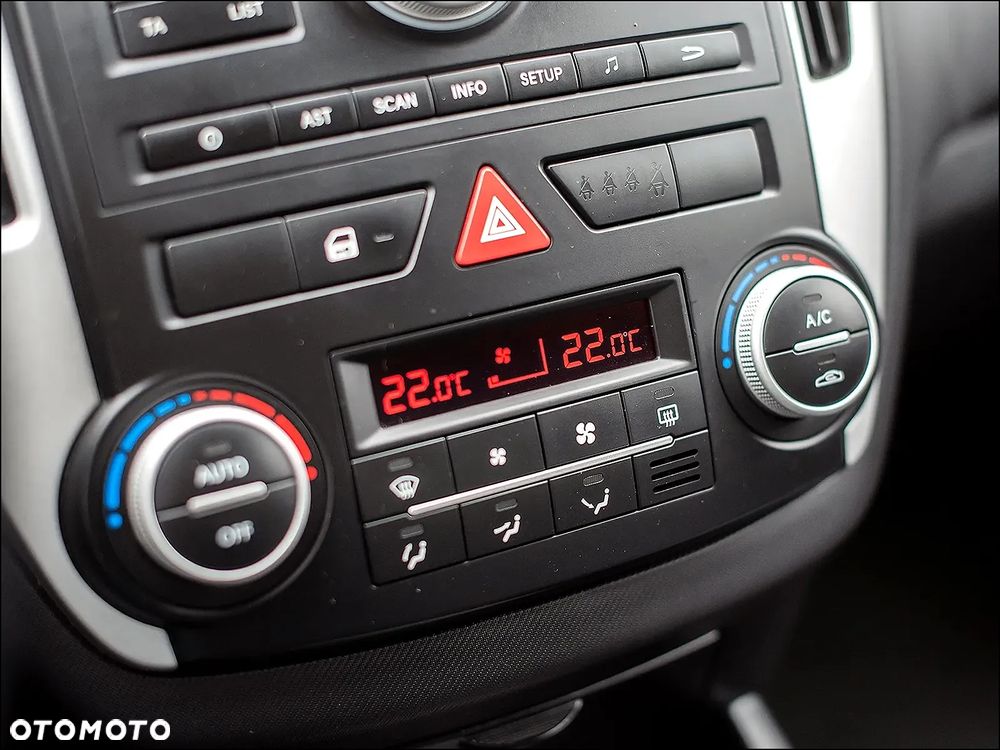 Kia Ceed - 28
