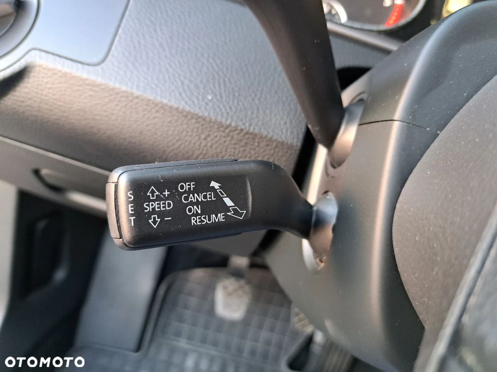 Volkswagen Passat - 33