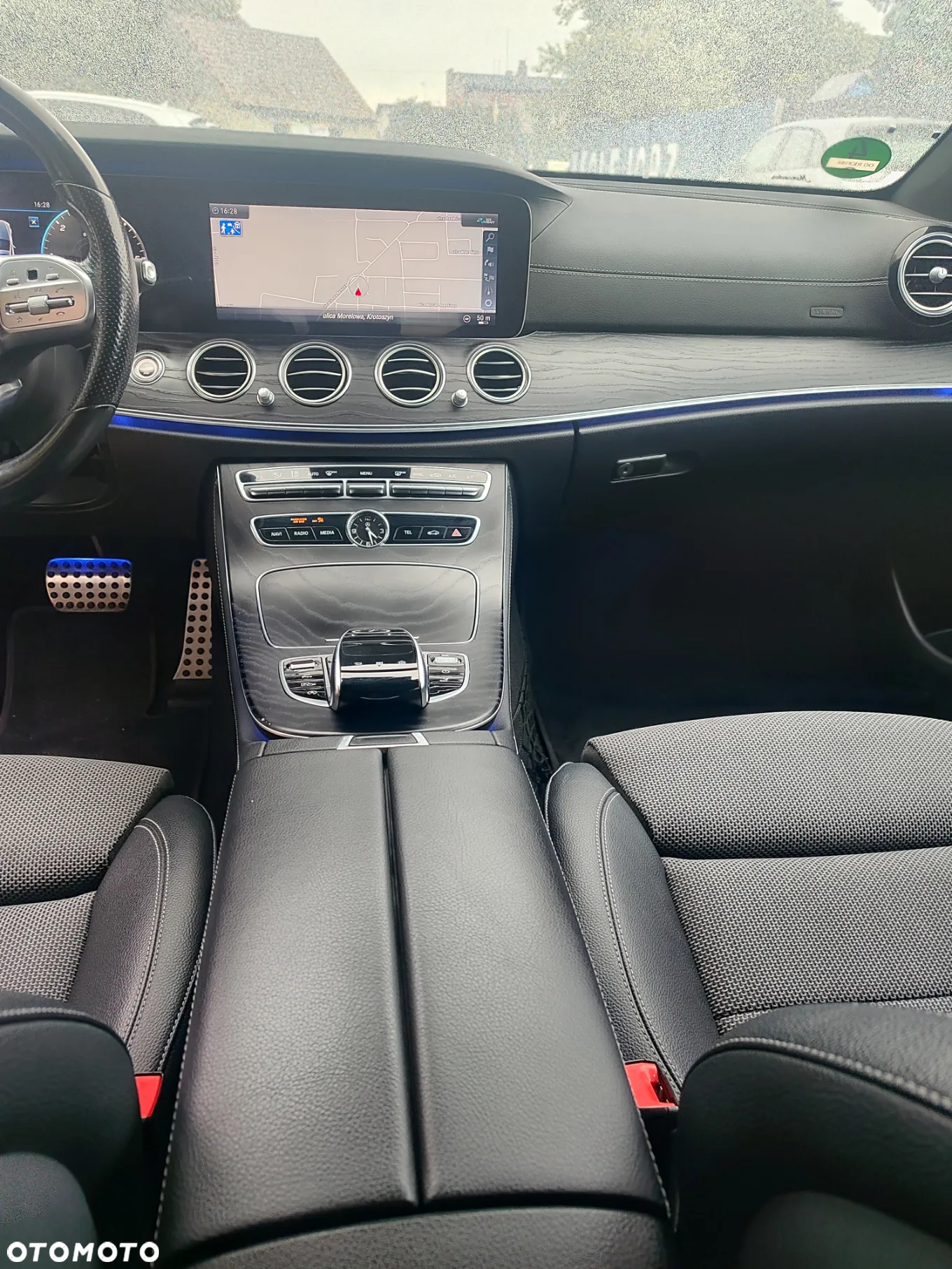 Mercedes-Benz Klasa E 300 d T 9G-TRONIC - 32