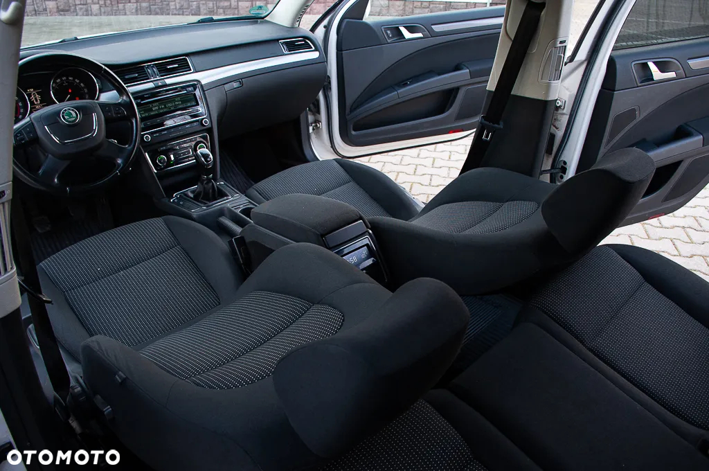 Skoda Superb 2.0 TDI Business - 24