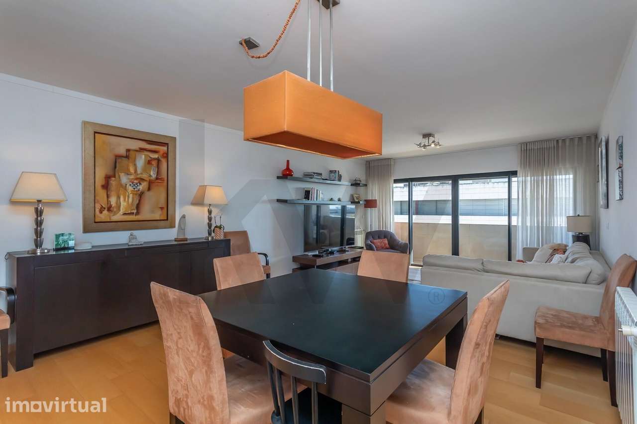 Apartamento T3 com Vista Rio em Algés, 3 Lugares de Estacionamento e A - Grande imagem: 4/49
