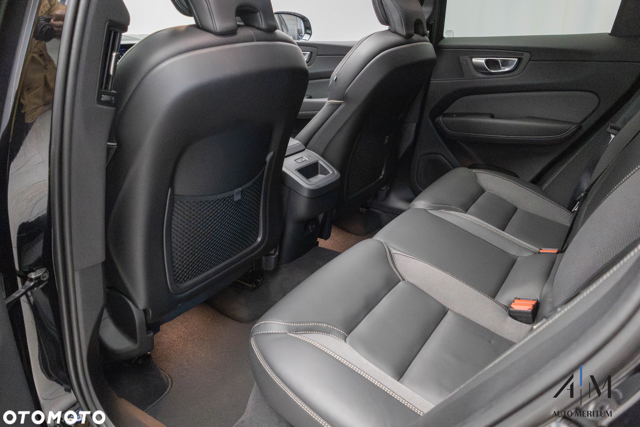 Volvo XC 60 B4 D AWD Plus Dark - 23