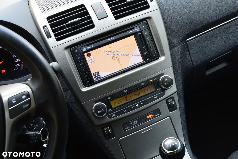 Toyota Avensis 1.8 Sol plus NAVI - 9