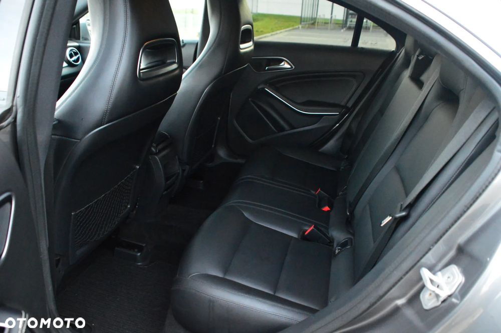 Mercedes-Benz CLA 200 Urban - 28