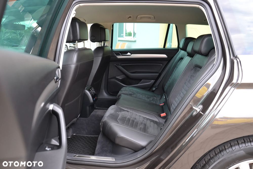 Volkswagen Passat - 30
