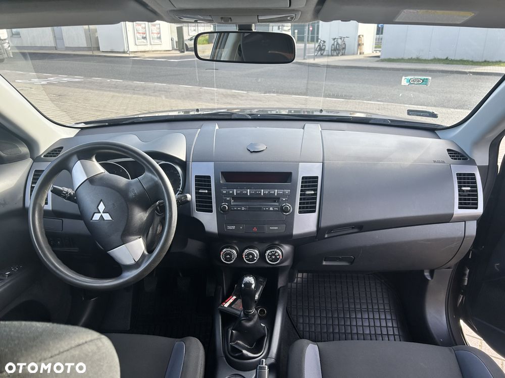 Mitsubishi Outlander 2.0 Invite 2WD - 2