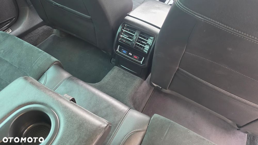 Volkswagen Passat 2.0 TDI SCR (BlueMotion Tech) 4Motion D Highline - 17