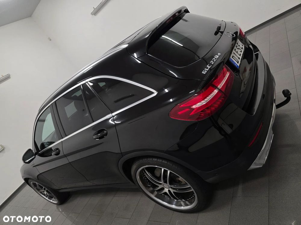 Mercedes-Benz GLC - 32
