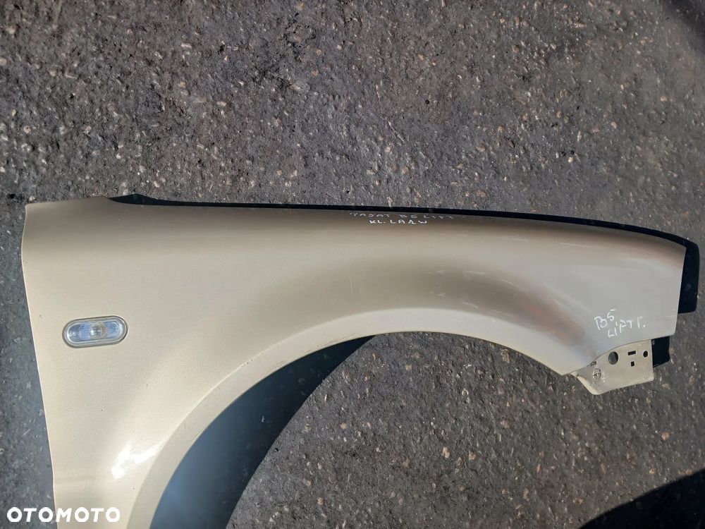 Volkswagen Passat B5 Lift Błotnik prawy kod lakieru LA1W - 2