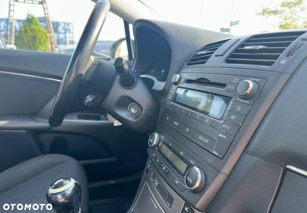 Toyota Avensis - 12