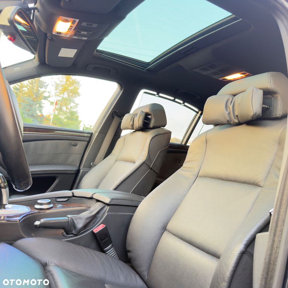 BMW Seria 5 550i Sport-Aut - 4