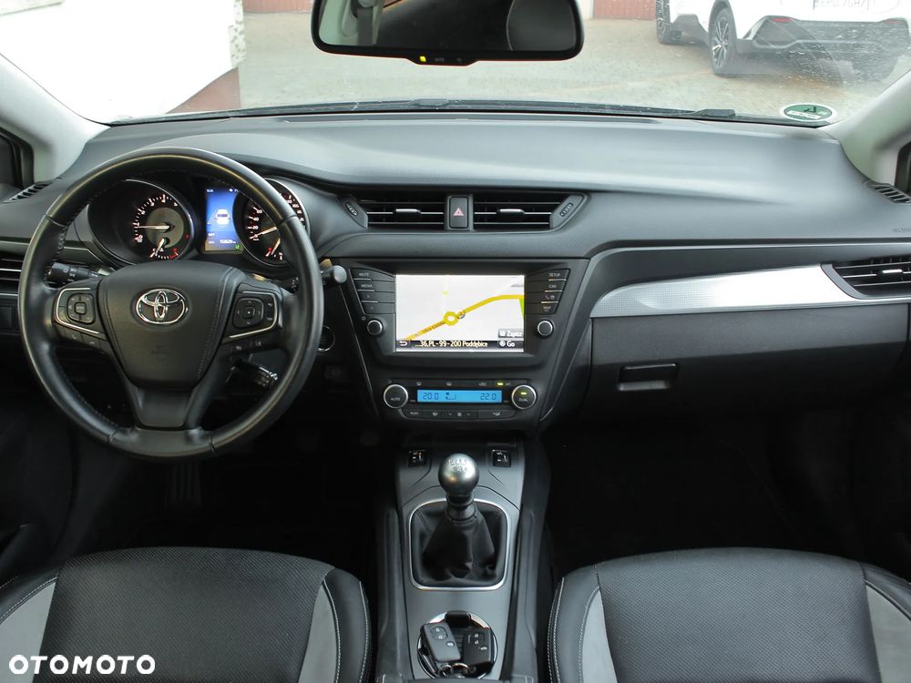 Toyota Avensis 1.8 Premium EU5 - 6