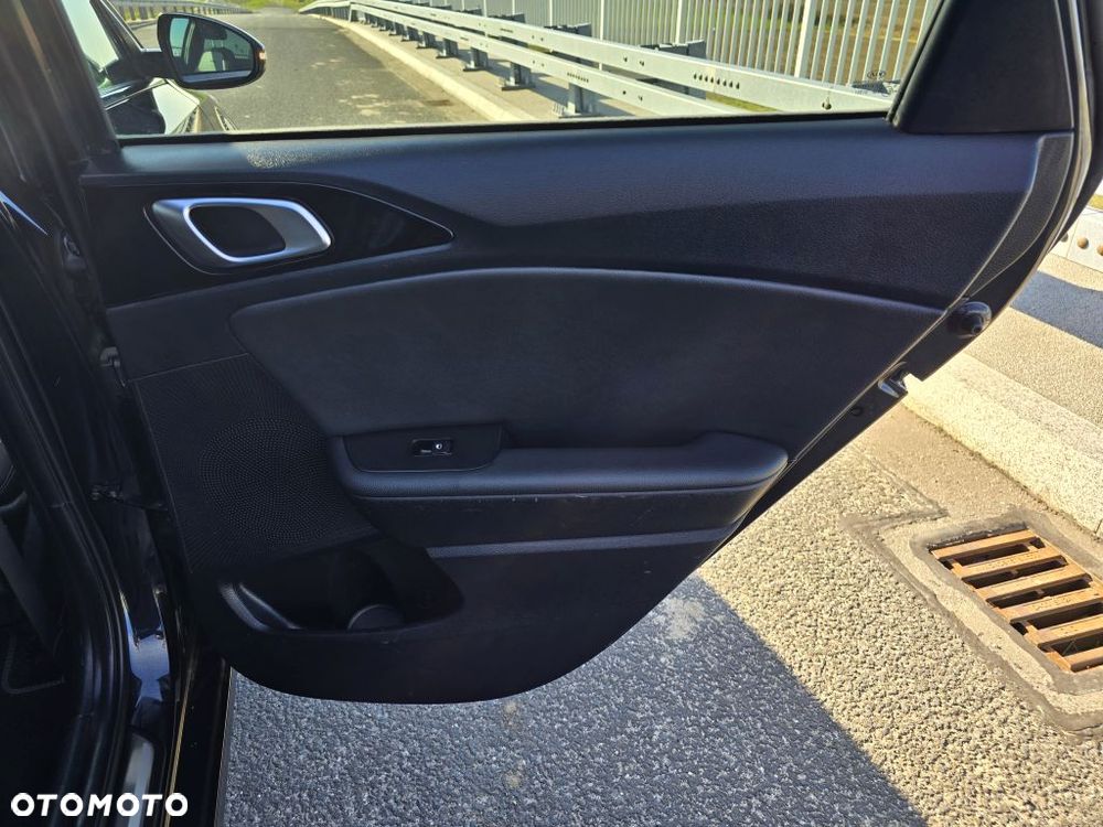 Kia Ceed 1.6 CRDi GT Line - 25