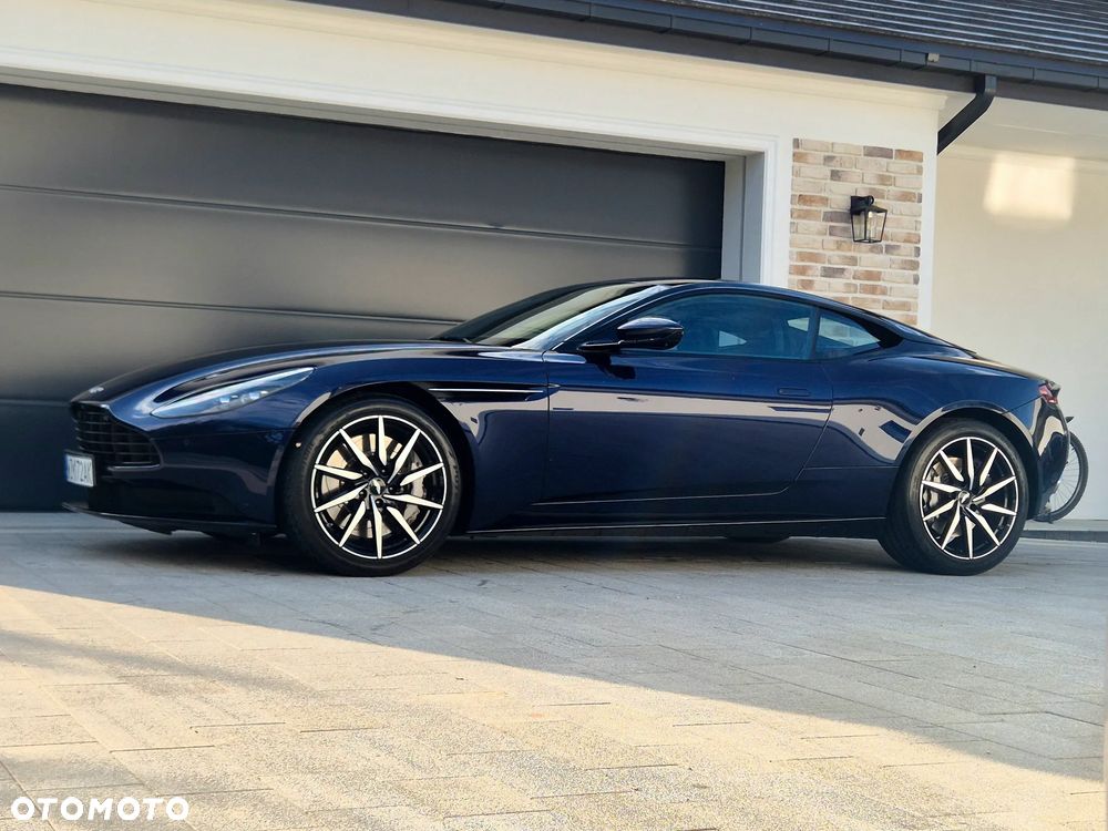 Aston Martin DB11 - 11