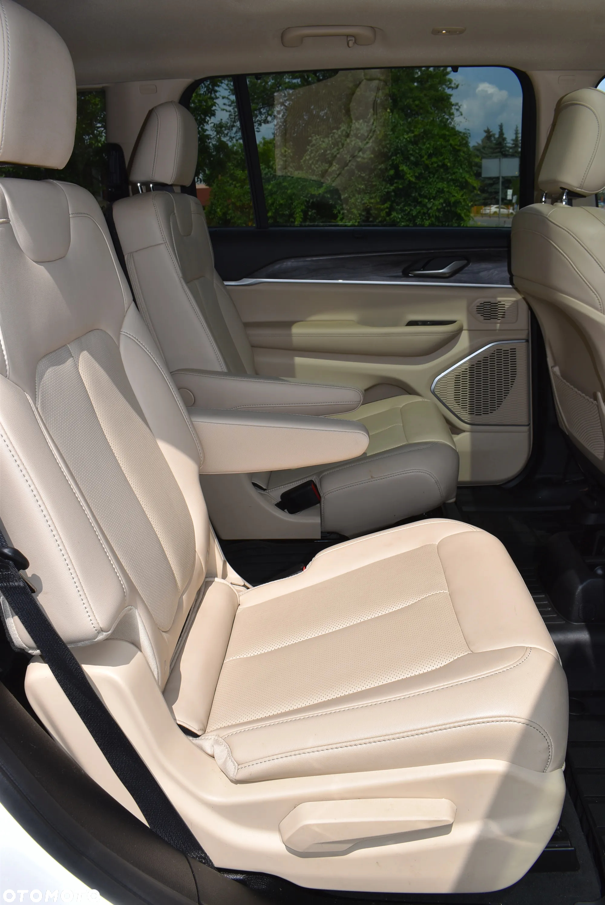 Jeep Grand Cherokee - 24