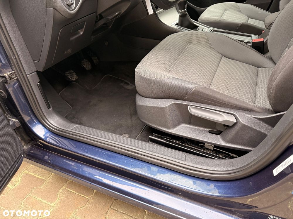 Volkswagen Golf 1.6 TDI Comfortline - 10