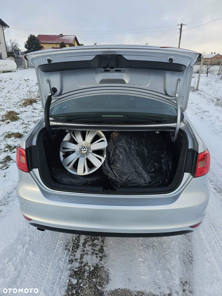 Volkswagen Jetta 1.6 TDI Trendline - 8