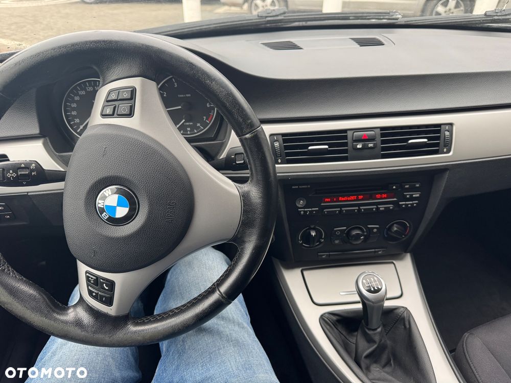 BMW Seria 3 318i - 8