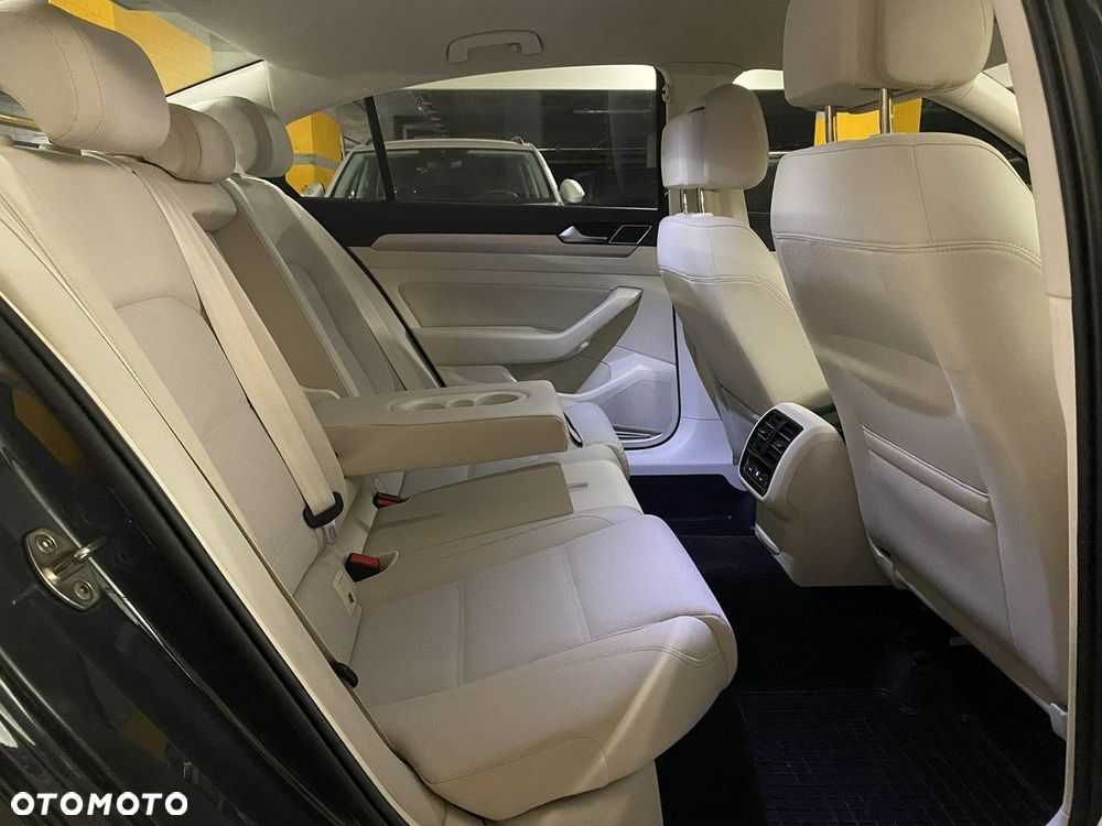 Volkswagen Passat - 13