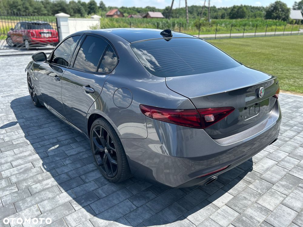 Alfa Romeo Giulia 2.0 Turbo TI Q4 - 9