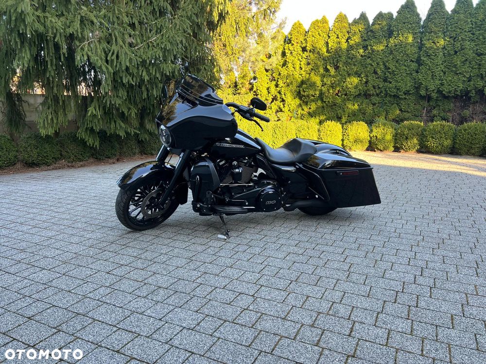 Harley-Davidson Touring Street Glide - 2