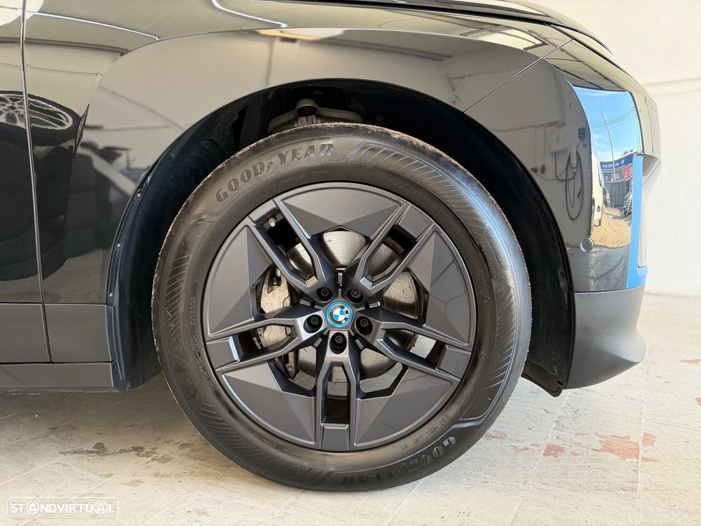 BMW iX xDrive 50 Pack Desportivo - 42