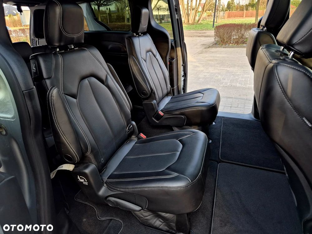 Chrysler Pacifica - 12