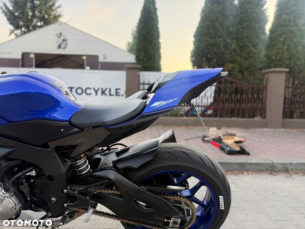 Yamaha R1 - 20