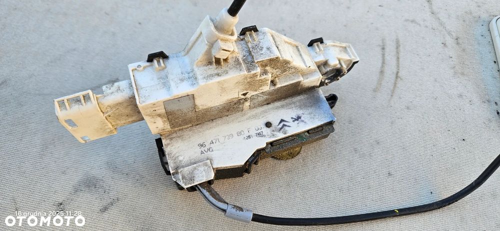 Zamek drzwi prawy przód przedni Citroen C4 I 2006r 3d 6 pin Europa  9647173880 - 3