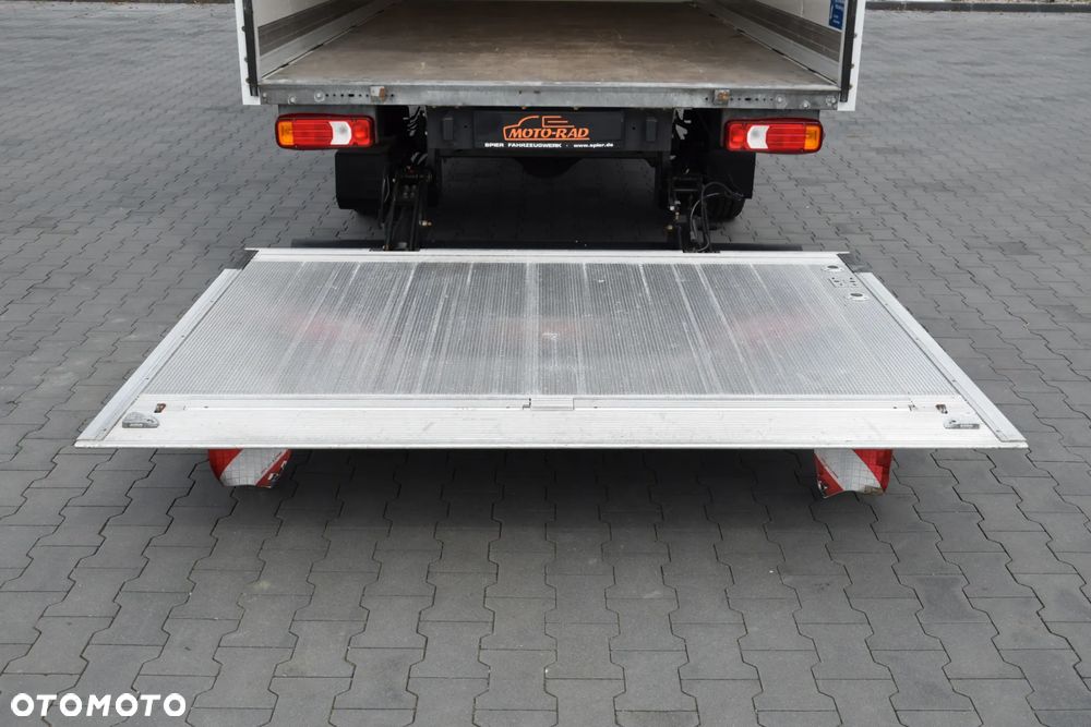 Iveco DAILY 35S14 / 2.3 - 140 KM / AUTIOMAT HI-MATIC / 3 OSOBY / DO 3,5 TONY / KONTENER / DOSTAWCZE / WINDA PALFINGER / KLIMA / TEMPOMAT / 2022 / SERWISOWANY / SPROWADZONY Z NIEMIEC - 17