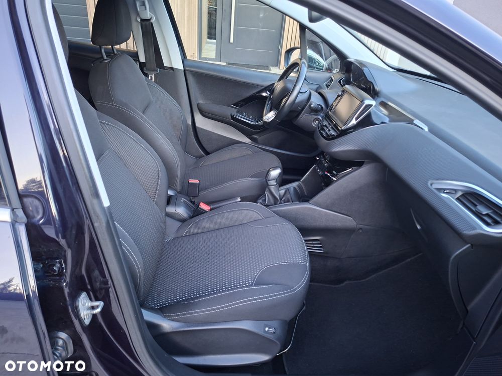 Peugeot 208 - 10