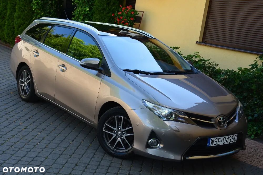 Toyota Auris 1.6 Premium Comfort MS - 1