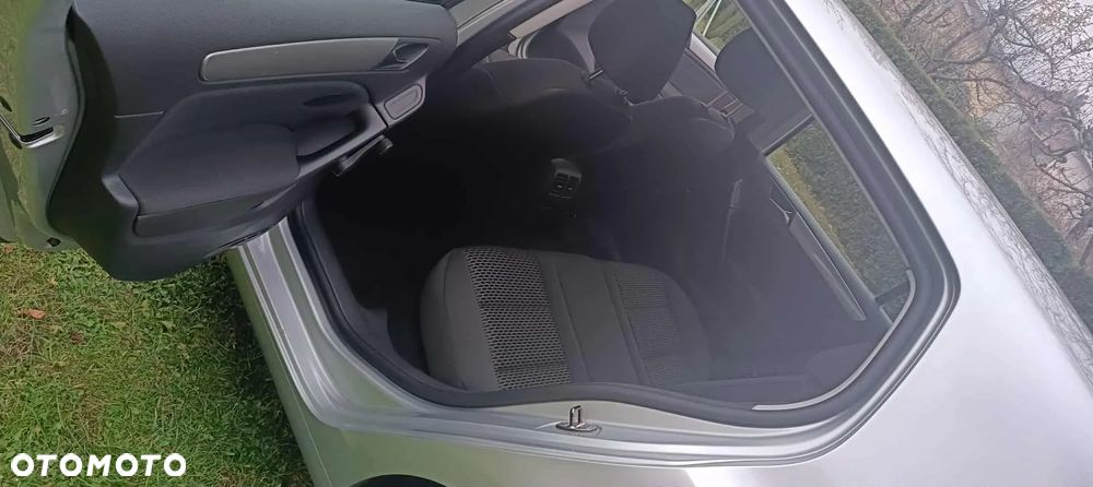 Volkswagen Golf - 5