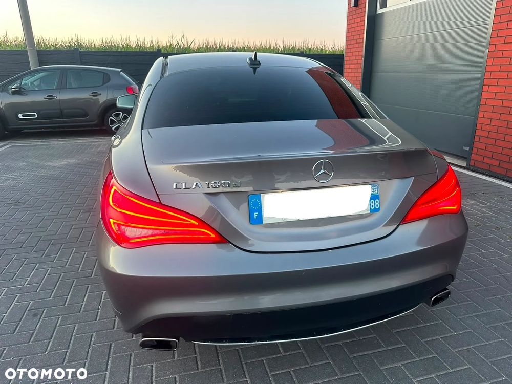 Mercedes-Benz CLA 180 d - 21