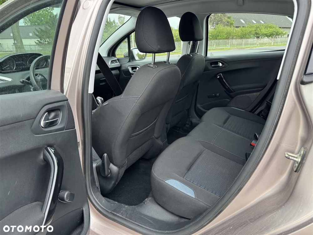 Peugeot 208 - 24