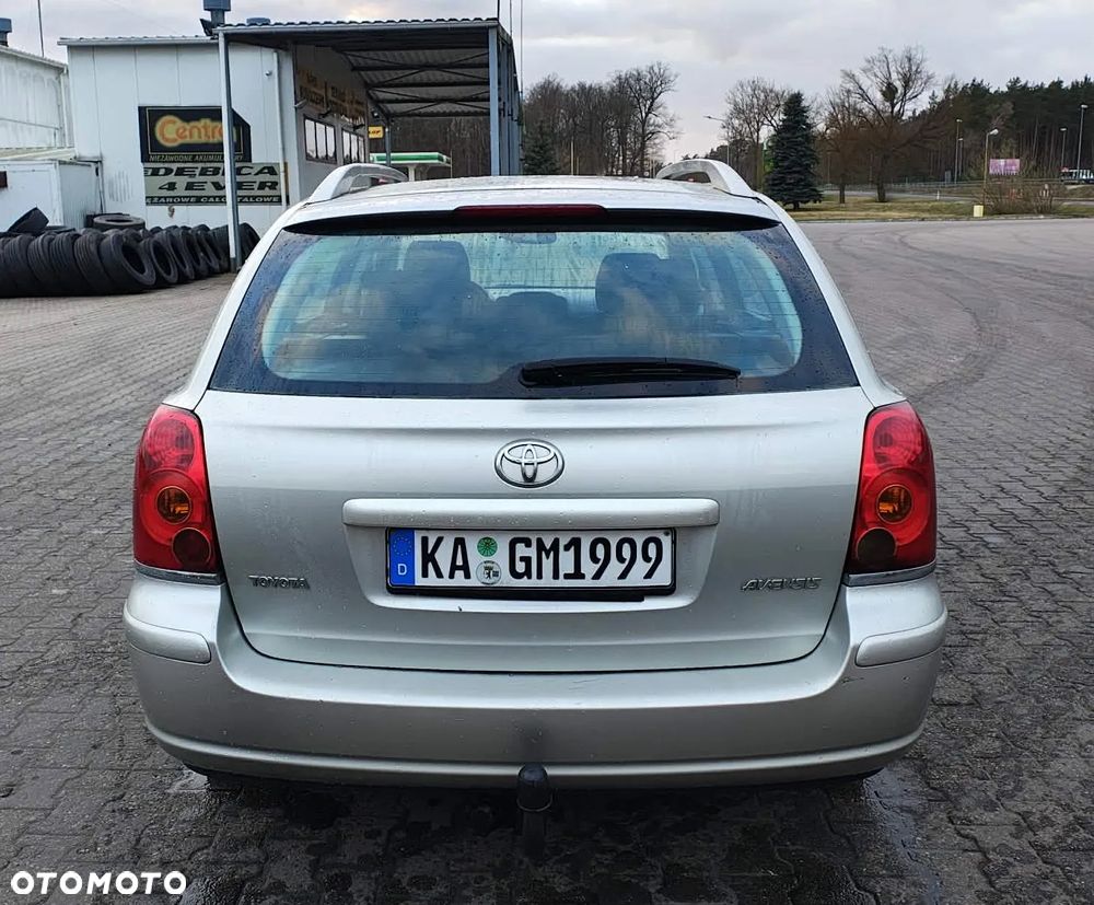 Toyota Avensis 1.8 VVT-i - 12