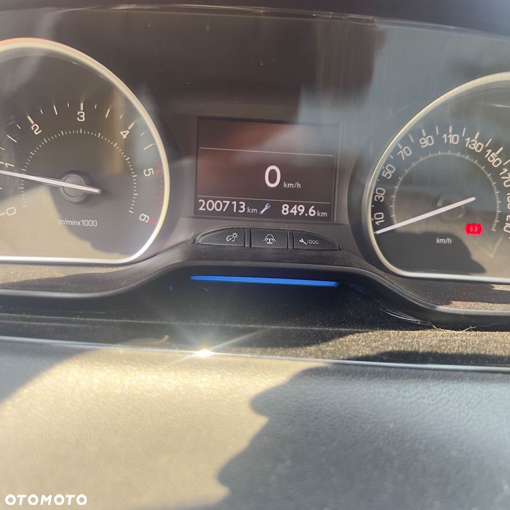 Peugeot 208 1.6 e-HDi Allure STT - 12