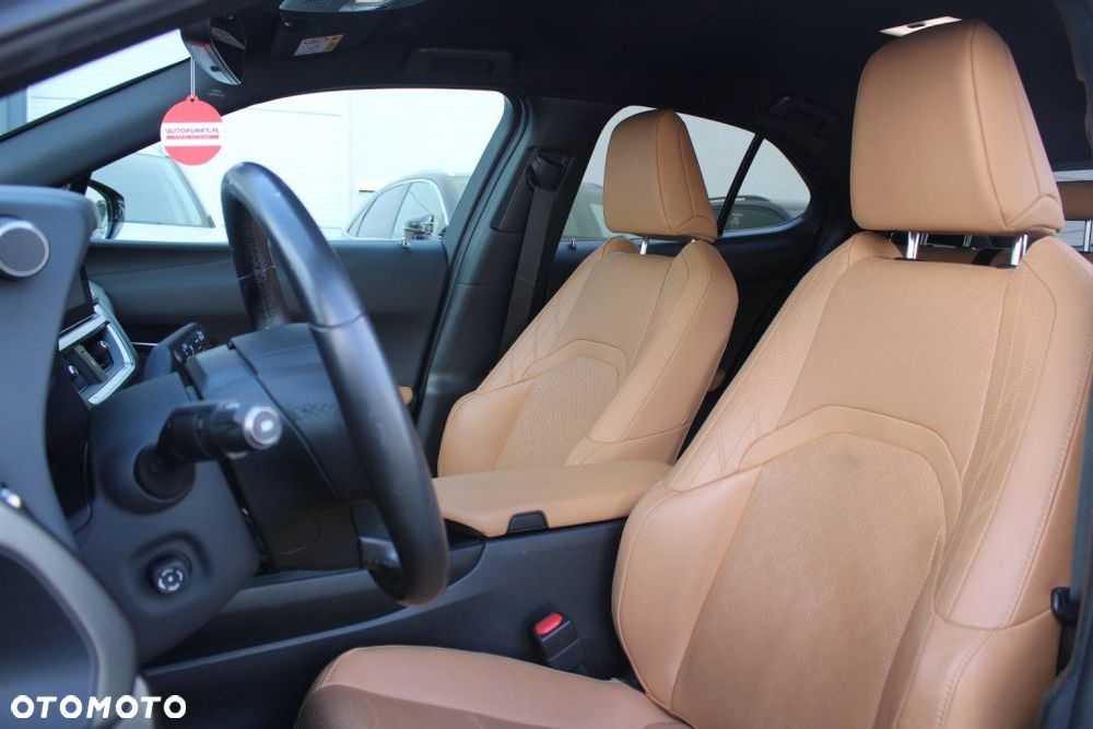 Lexus UX - 16