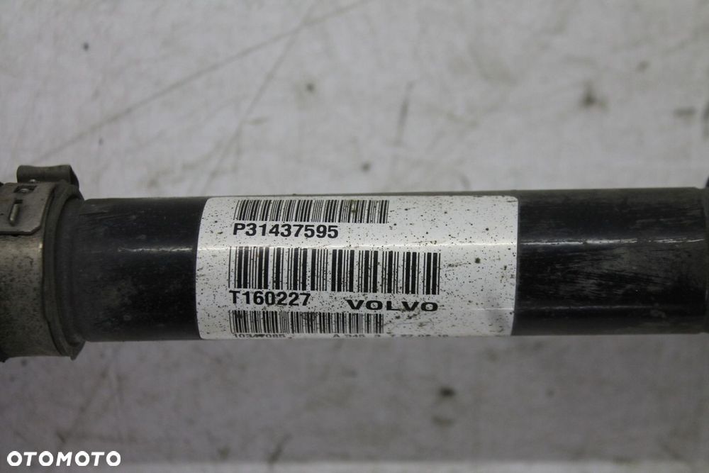 PÓŁOŚ PRAWY PRZÓD 31437595 VOLVO V40 II 2.0D 12-19 - 2