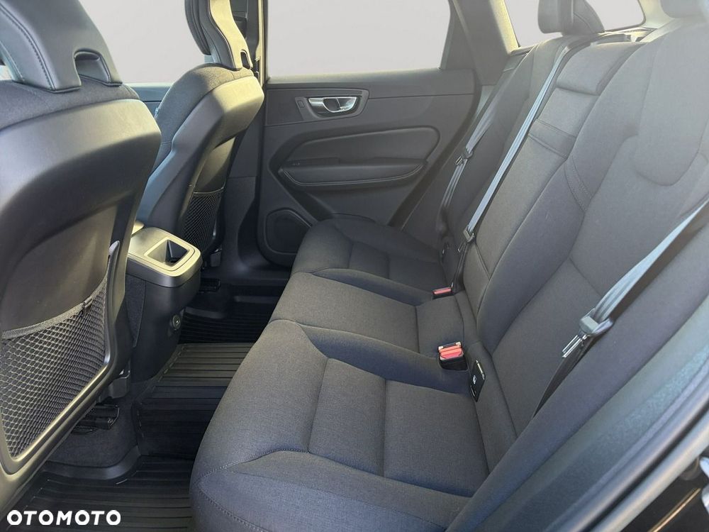 Volvo XC 60 B4 D AWD Momentum Pro - 22